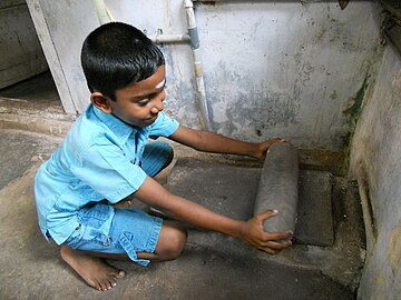 Utilisation d'un métate en Inde.