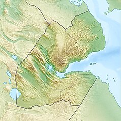 Mapa konturowa Dżibuti, blisko górnej krawiędzi po prawej znajduje się punkt z opisem „miejsce bitwy”