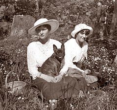 1917 dengan Duchess Agung Tatiana dan Anastasia Nikolaevna dari Rusia