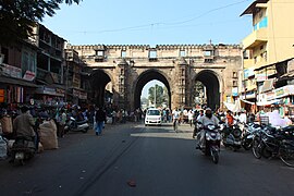 Roadside vendors at Teen Darwaza