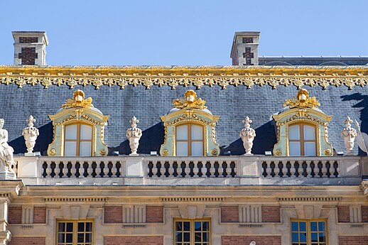 Urns that decorate the roof railing of the Marble Court of the Palace of Versailles, Versailles, France, by Louis Le Vau and Jules Hardouin-Mansart, c. 1660–1715[183]