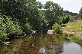 Photographie représentant le cours d'eau.