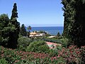 Panorama de parte del campus, con el Mediterráneo en el fondo.