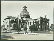 Sebuah gedung pengadilan rusak parah