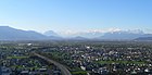 Vorarlberger Rheintal vom Gebhardsberg aus nach Süden. Im Vordergrund die A14 sowie Lauterach