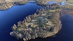 Ruinerna av Vädersholm i sjön Mogden väster om Ulricehamn. Borgen belägrades av drottning Margaretas trupper 1388-1389 i samband med kriget mot Albrekt av Mecklenburg.