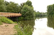 Mündung der Fösse (links unter der Brücke) in die Leine