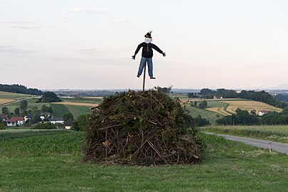 Vorbereitetes Petersfeuer in Oberndorf bei Schwanenstadt