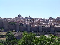 Altstadt von Avila und Kirchen außerhalb der Stadtmauer