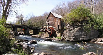 Le moulin à aubes du Glade Creek Grist Mill, attraction très connue et typique de la Virginie-Occidentale dans le Parc d’État de Babcock (États-Unis). (définition réelle 3 784 × 2 048*)