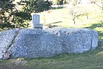 May Queen Rock, hier wordt ieder jaar de meikoningin gekroond en haar naam wordt in de steen gekerfd, Lustleigh