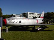 小牧基地に展示されるF-86F