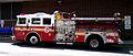 FDNY Engine 6: Der moderne Seagrave-Pumper ersetzte ein am 11. September 2001 zerstörtes Modell. Auf der vorderen Tür sind die Namen der an diesem Tag getöteten Feuerwehrleute von Engine 6 zu lesen