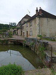 L'Isle-sur-Serein – Veduta