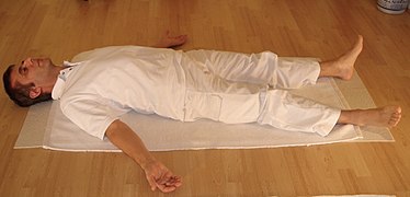 Shavasana, postura del muerto.