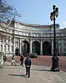 Jalan ke Trafalgar Square