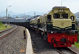 Lokomotif CC 202 86 09, CC 202 90 02 dan CC 202 08 07 dengan corak spesial pewarnaan kuning-hijau khas PJKA, Oktober 2021