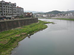 市街地を流れる潕水