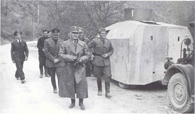 General Begić (u sredini), ministar Ivica Frković (lijevo), i dopukovnik Rafael Boban (desno), u okolici Donjeg Vakufa, proljeće 1943.