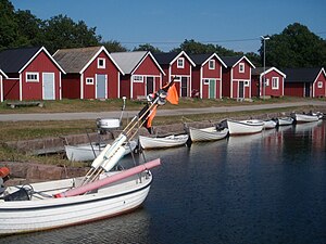 Modernt målade sjöbodar, Torhamn, Blekinge.