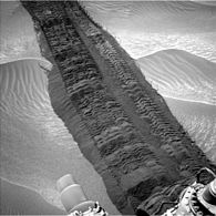 Tracks of the Curiosity rover in the sands of "Hidden Valley" (August 4, 2014)