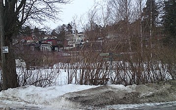 Näsbypark Sjösidans villaområde sett från Centralvägen.