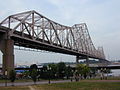 Dr. Martin Luther King Junior Memorial Bridge fører Interstate Highway 64 over Mississippi i St. Louis