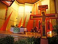 Altarraum und Kreuzikone in Taizé (vor der Umgestaltung)