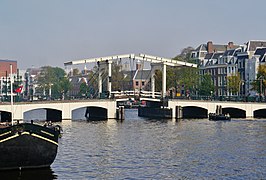 Magere Brug ở Amsterdam, Hà Lan