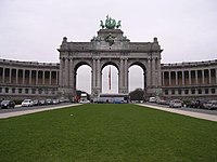 Triumfarko en Bruselo konstruita dum la kolonia regado.