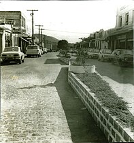 Aspecto antigo da Avenida César Cabral, principal avenida da cidade