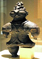 Estatua del periodu Jōmon (Xapón), datada nel 1000-300 e.C.. Muséu Nacional de Tokiu.