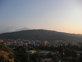 Vue du mont Vodno surplombant Skopje.