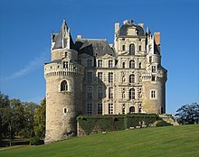 La façade est du château de Brissac.