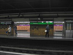 The platforms for lines L2 (purple) and L3 (green) are next to each other