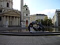 Vorplatz der Karlskirche