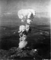 Soppskyen over Hiroshima etter detonasjonen av atombomben Little Boy. (US Archives)