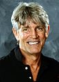 Eric Roberts interpreta Charles Forstman