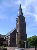 vue d'une église et de son clocher-porche