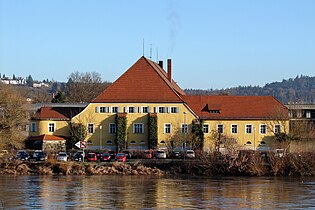 Kelheim: Amtsschloss (am Standort der Herzogsburg)