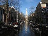 De Zuidertoren met Groenburgwal, gezien vanaf de Staalstraat