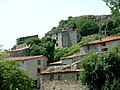 Village ancien construit sur le rocher.