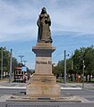 A statue of Queen Victoria has stood in the geometric centre of both Victoria Square and "the square mile" since 1894.