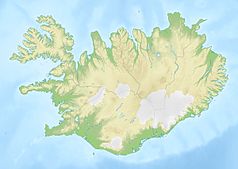 Mapa konturowa Islandii, na dole nieco na prawo znajduje się czarny trójkącik z opisem „Öræfajökull”