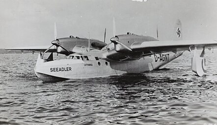 Dornier Do 26 : les flotteurs d'appoint se replient dans la voilure.