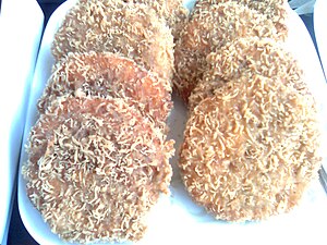 Pisang goreng yang dibentuk serupa piringan datar.