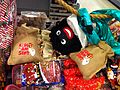 Sinterklaaswaren in een supermarkt in 2013; een roet-Zwarte Piet met dikke rode lippen