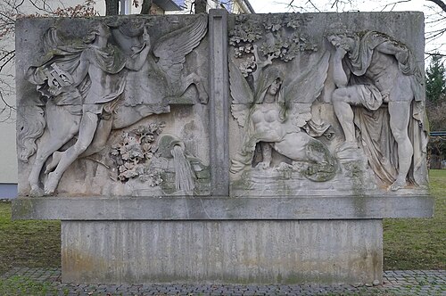 Allegorie der Dichtkunst (Orpheus und Pegasus) und der Wissenschaft (Herakles und Sphinx).