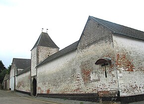 Ferme du Christ : vieille ferme hesbignonne de la localité.