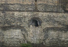 Schietschacht van Fort Eben-Emael uitkijkend op het kanaal